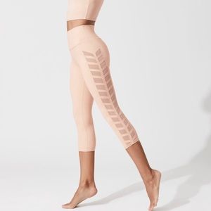 alo yoga chevron capri leggings in nectar